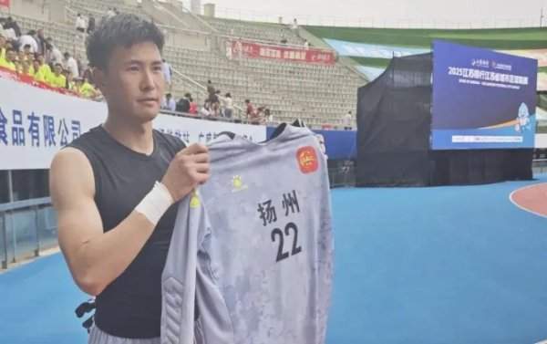 苏州东吴守门员李新宇19日中甲赛事  结束后，20日将驰援苏超扬州队
