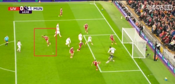 不在竞技状态  ！萨拉赫停球调整后瞄近角打偏，琼斯提前庆祝随后抱头