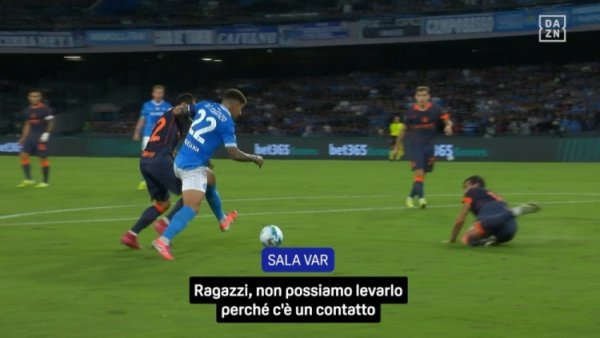 国米十二码球误判录音：主裁判    视线被挡，边裁    断定十二码球，VAR确认