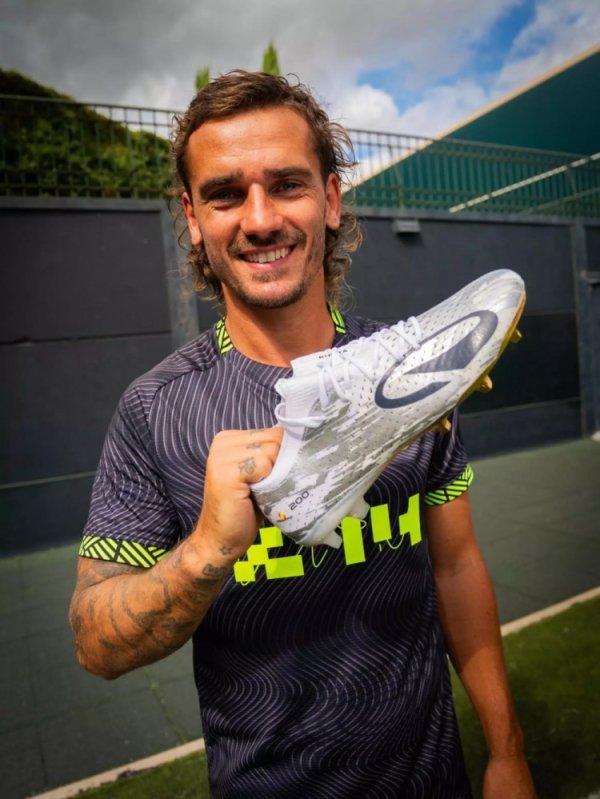 全球限量200双！迪卡侬推出格列兹曼限量战靴，致敬后者马竞200球