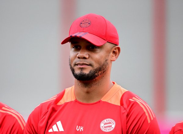 孔帕尼：凯恩攻防俱佳且练习  中还带动队友，这让我的工作倍感轻松