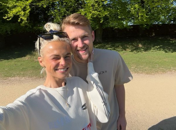 邮报：德里赫特妻子沉迷于占卜和炼金术等伪科学，两人已经分居