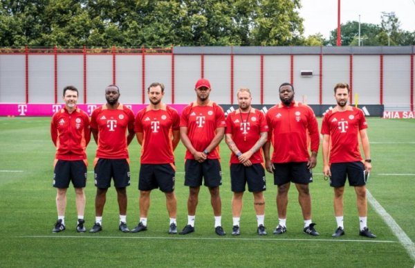 记者：孔帕尼的助教队伍  ，近日将与拜仁续约